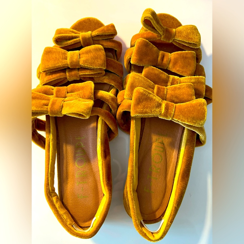 Anthropologie sweetest multi bow slides